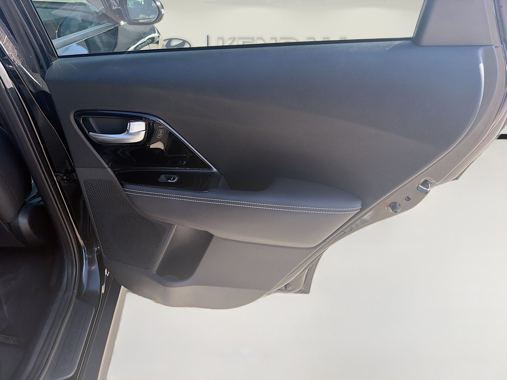 Used 2022 Kia Niro EX image 29