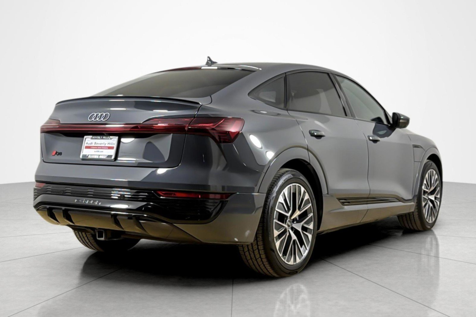 Used 2024 Audi Q8 e-tron Premium Plus AWD/4WD image 5