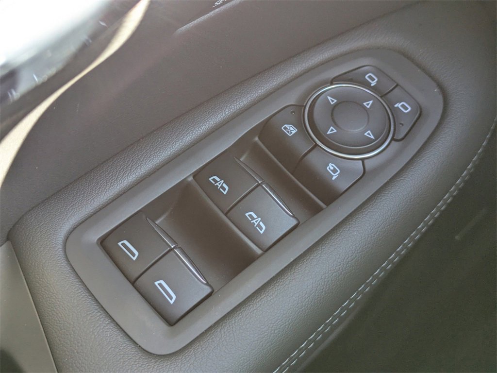 Used 2025 Cadillac XT6 Luxury image 26