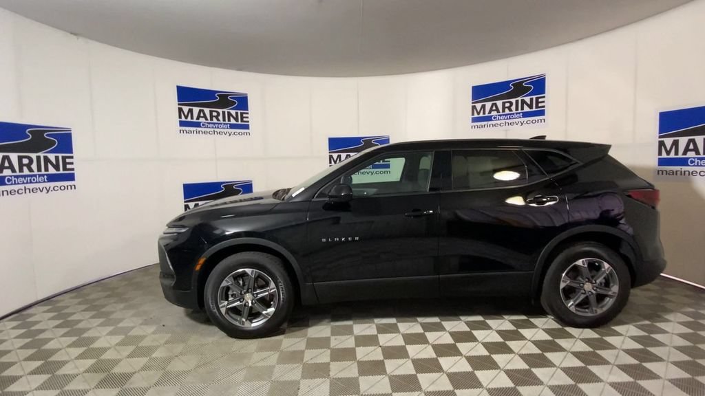 Used 2025 Chevrolet Blazer LT FWD image 7