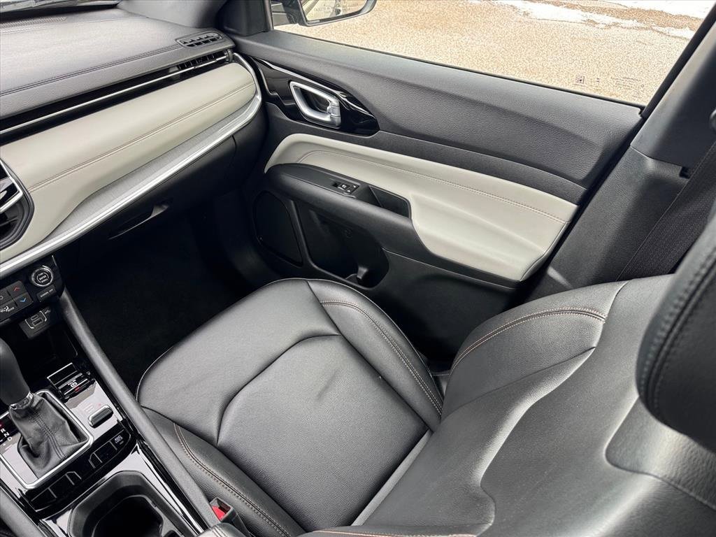 Used 2023 Jeep Compass Limited image 19