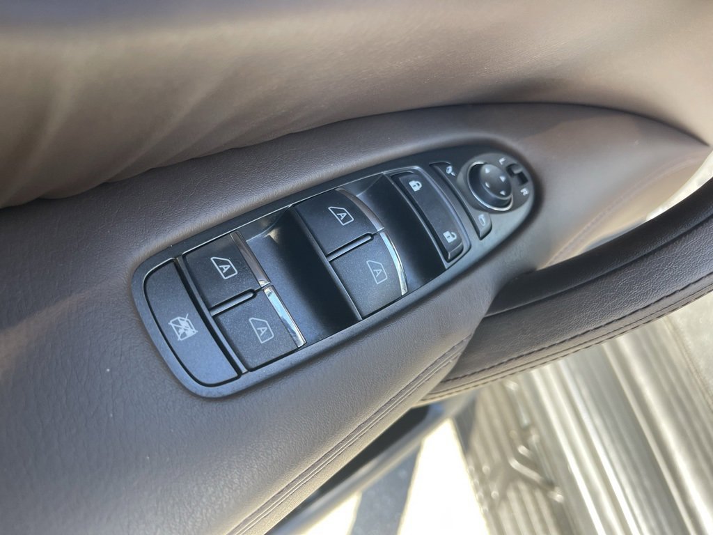 Used 2024 Nissan Armada Platinum image 30