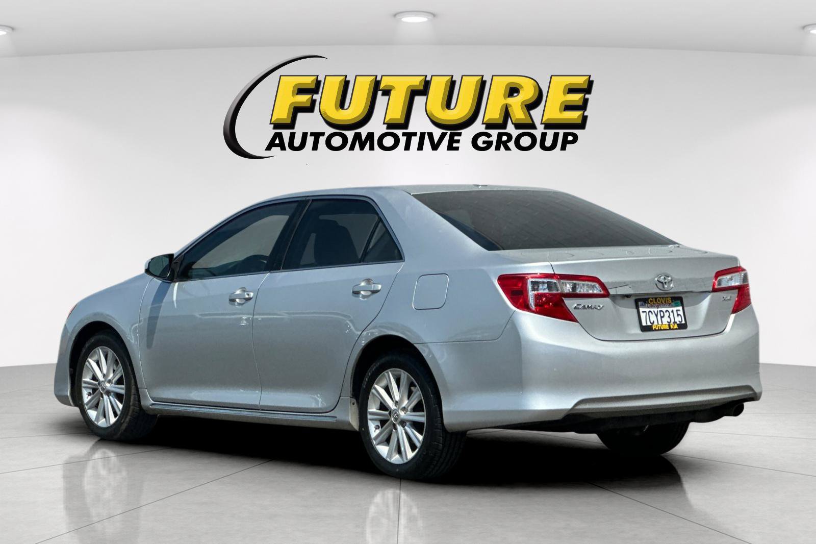 Used 2014 Toyota Camry XLE w/ Leather Package FWD image 6