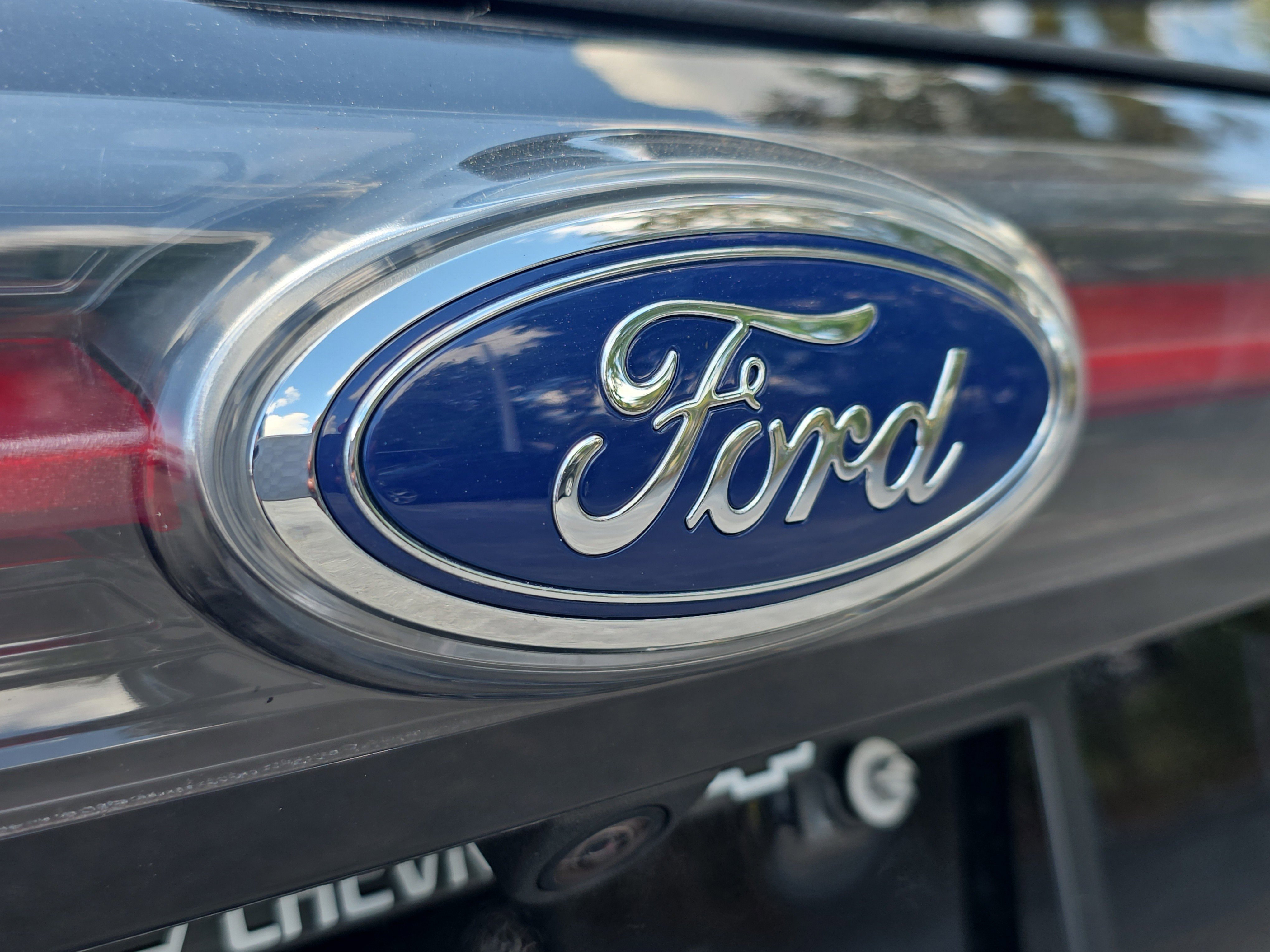 Used 2018 Ford Edge Titanium w/ Equipment Group 302A image 9