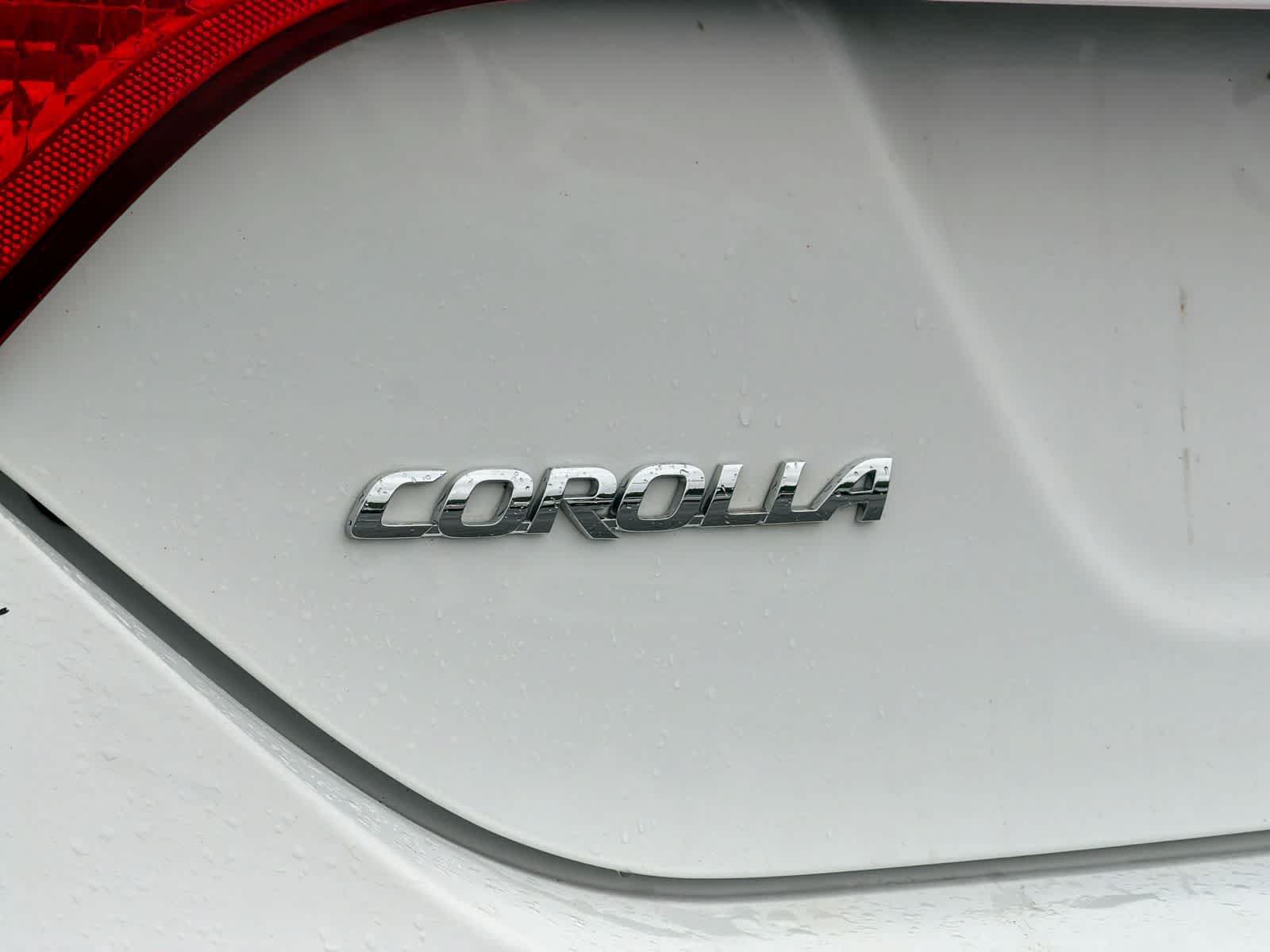 Used 2015 Toyota Corolla LE FWD image 13