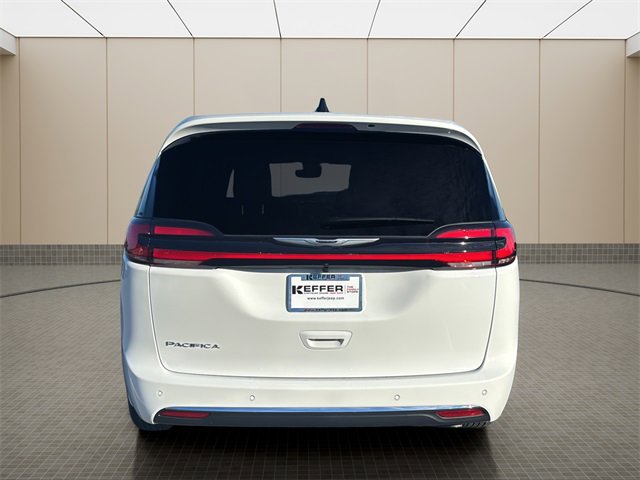 New 2026 Chrysler Pacifica Select image 4