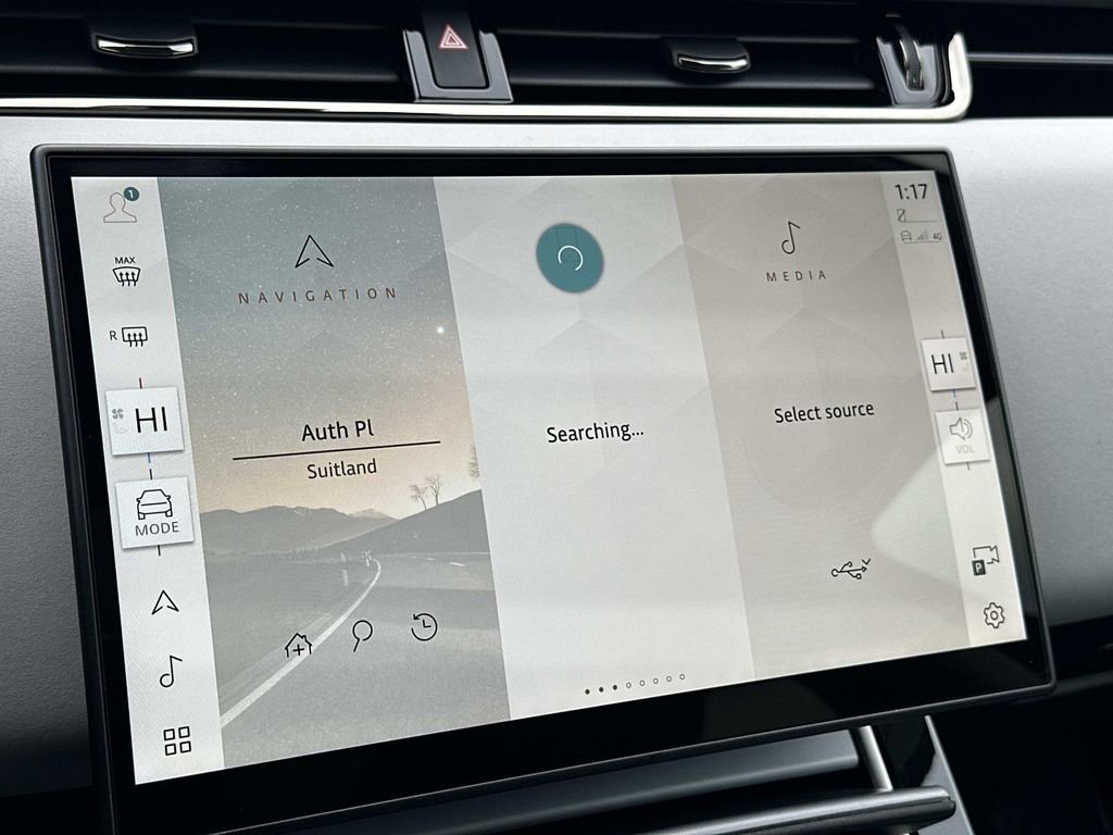 Used 2025 Land Rover Range Rover Evoque S image 11