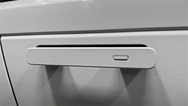 Used 2019 Land Rover Range Rover Velar R-Dynamic SE image 11