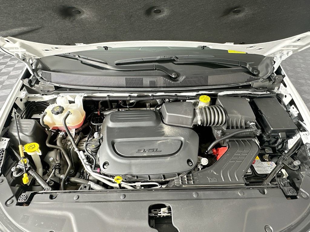 Used 2024 Chrysler Pacifica Touring-L image 33