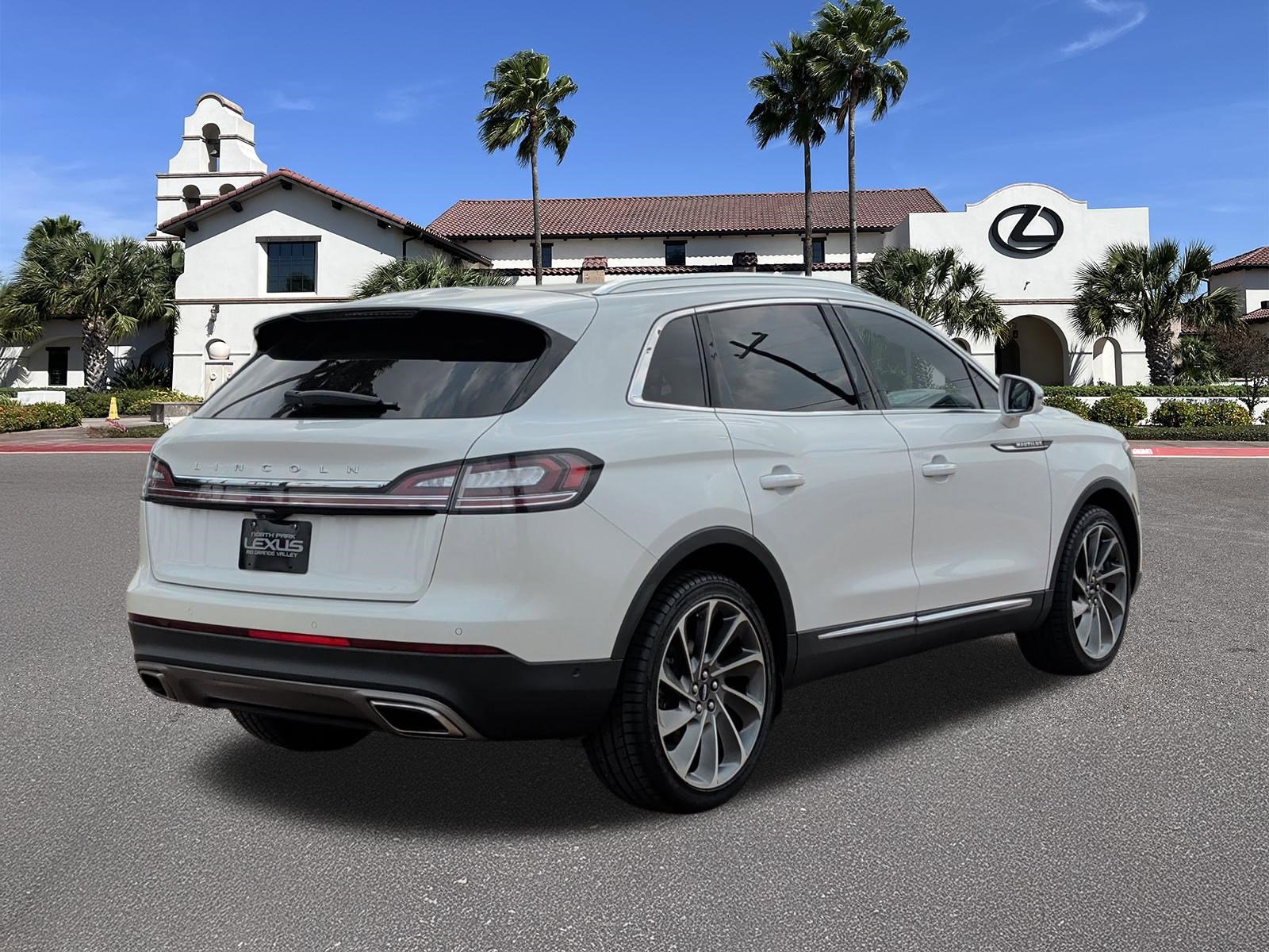 Used 2022 Lincoln Nautilus Reserve w/ Equipment Group 201A image 2