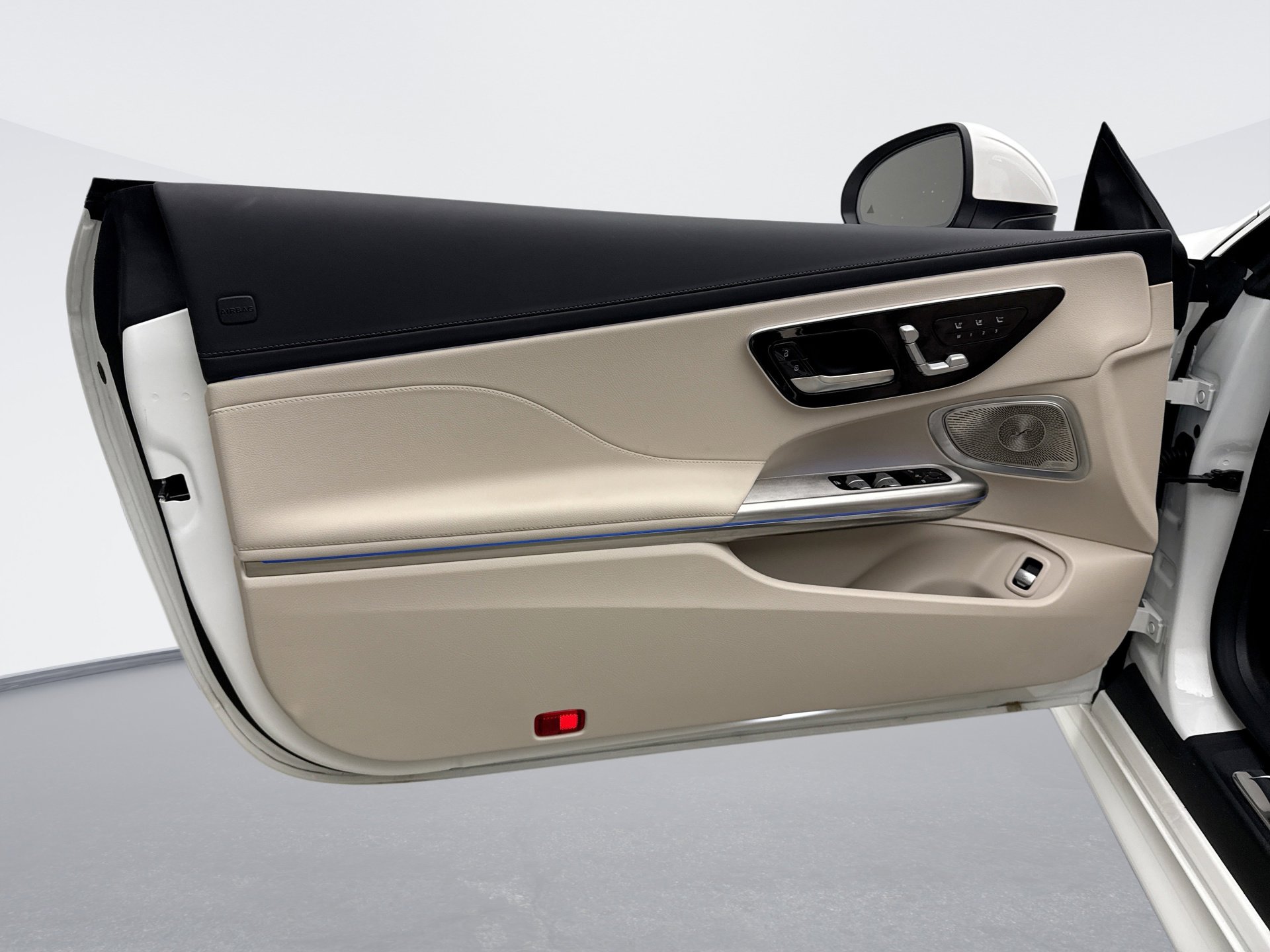 Used 2025 Mercedes-Benz CLE 300 4MATIC Cabriolet image 9