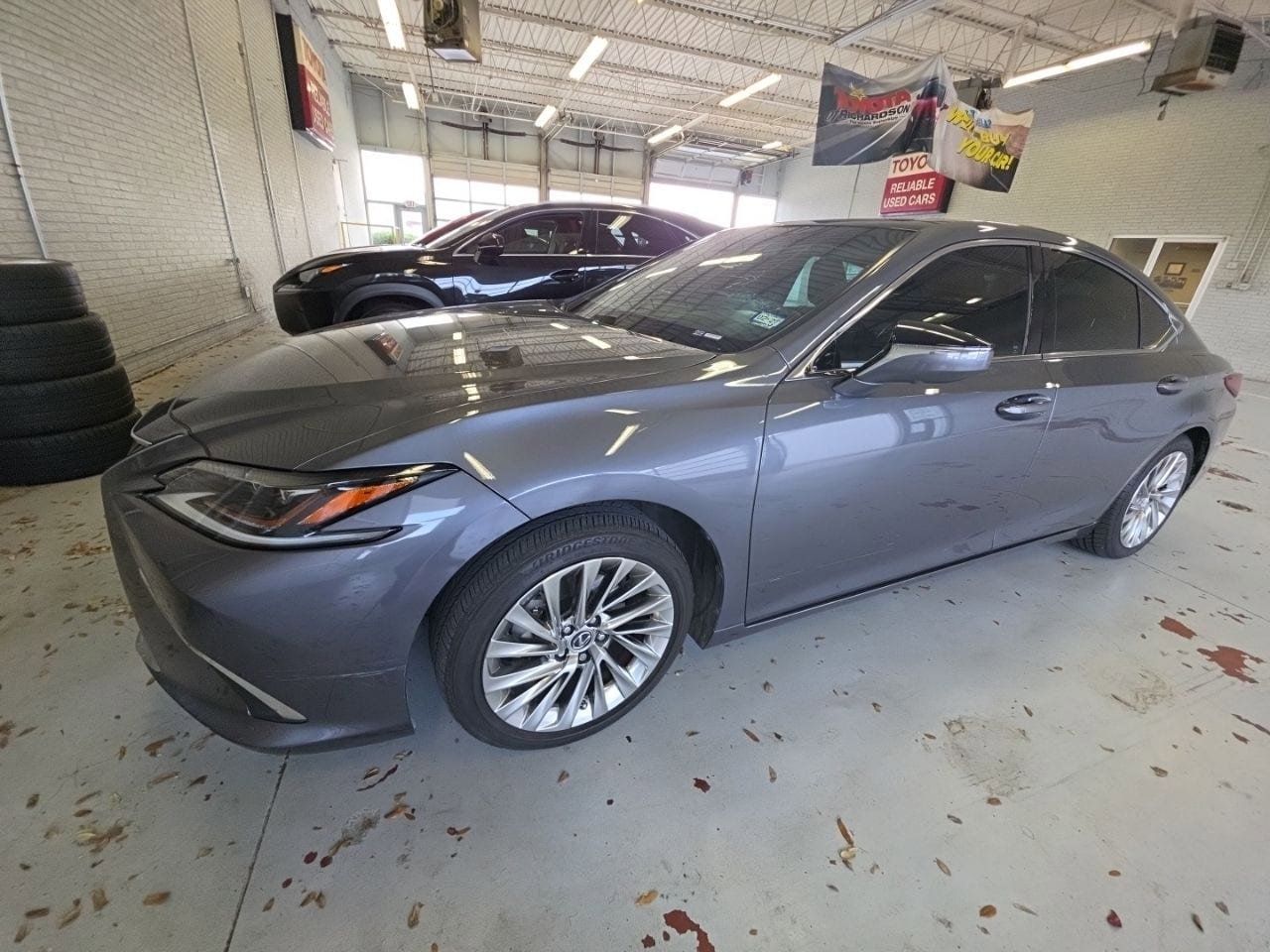 Used 2019 Lexus ES 350 Ultra Luxury w/ Accessory Package 2