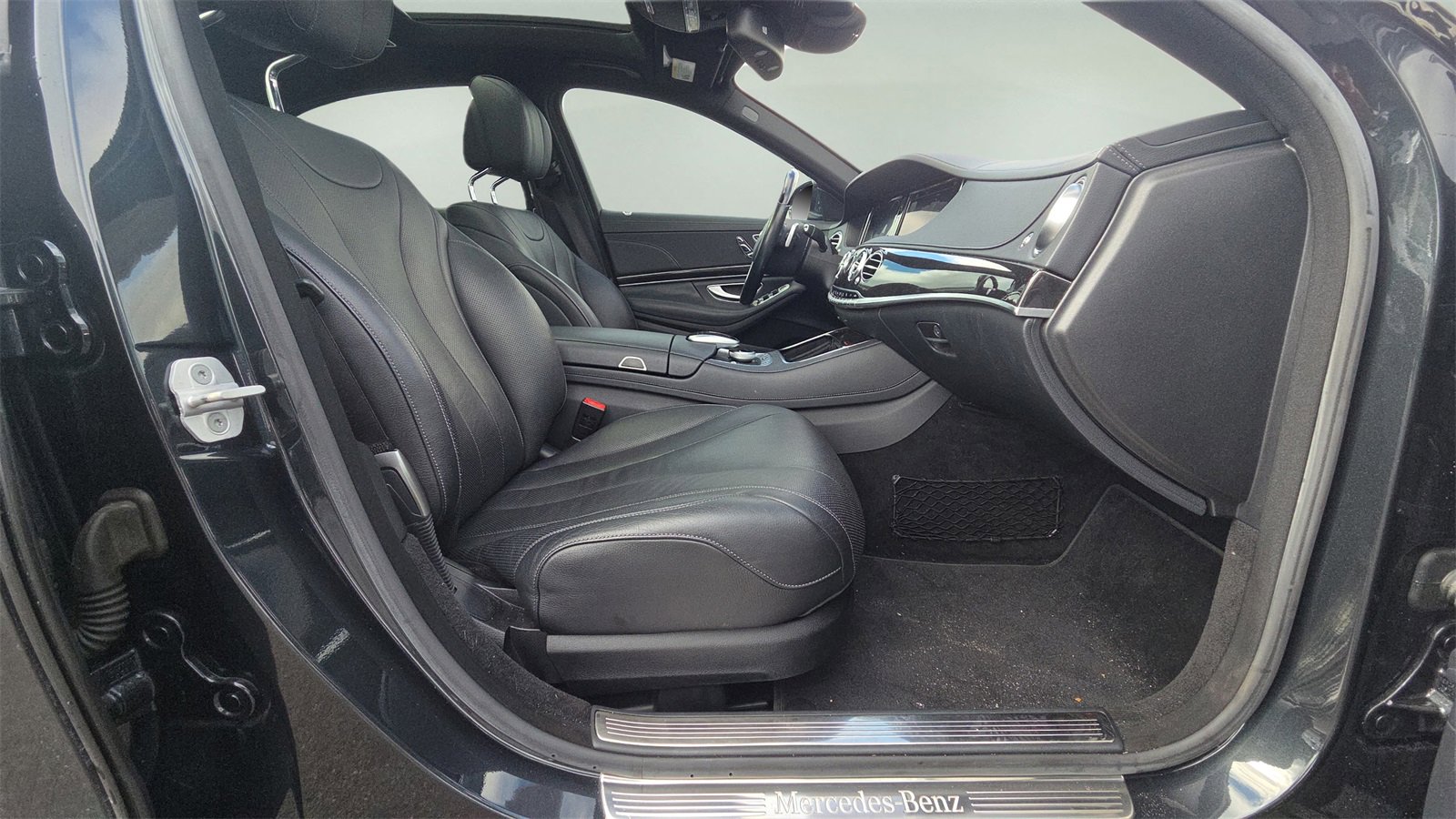 Used 2015 Mercedes-Benz S 550 Sedan w/ Premium 1 Package image 12