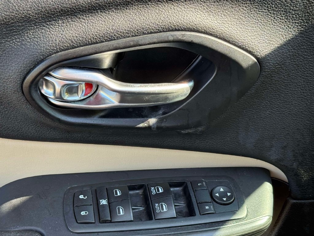 Used 2017 Jeep Cherokee Limited AWD/4WD image 15