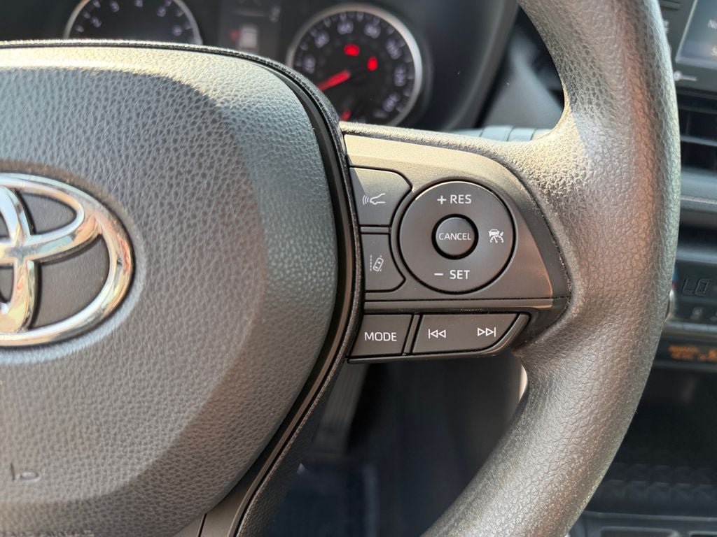 Used 2021 Toyota RAV4 XLE AWD/4WD image 16