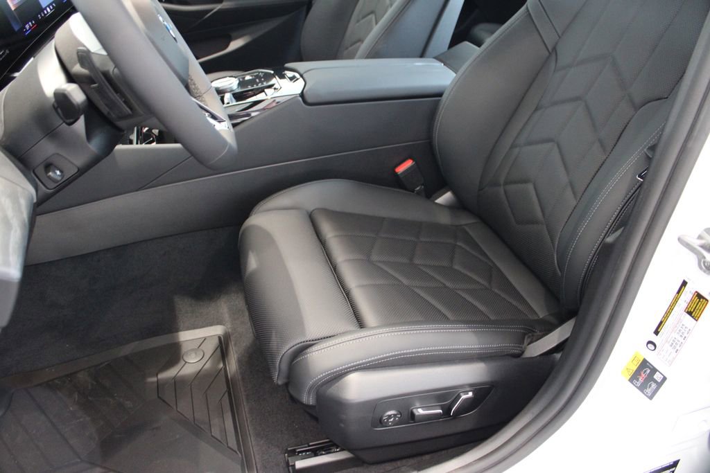 New 2026 BMW 550e xDrive AWD/4WD image 9