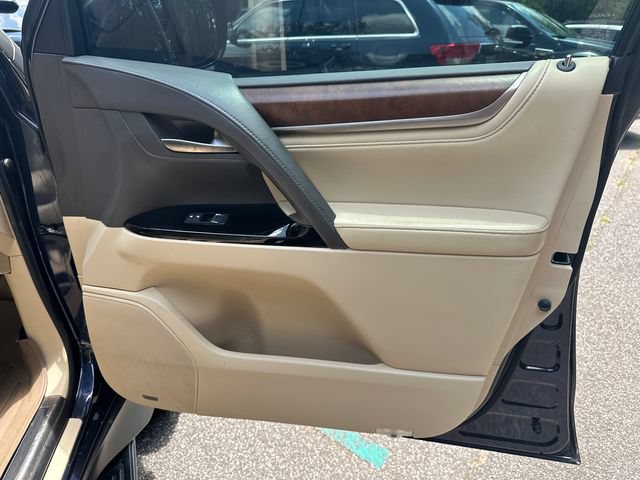 Used 2016 Lexus LX 570 4WD w/ Luxury Package image 16