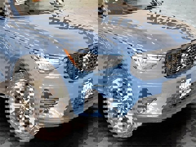 Used 2024 Volvo XC40 B5 Core image 28