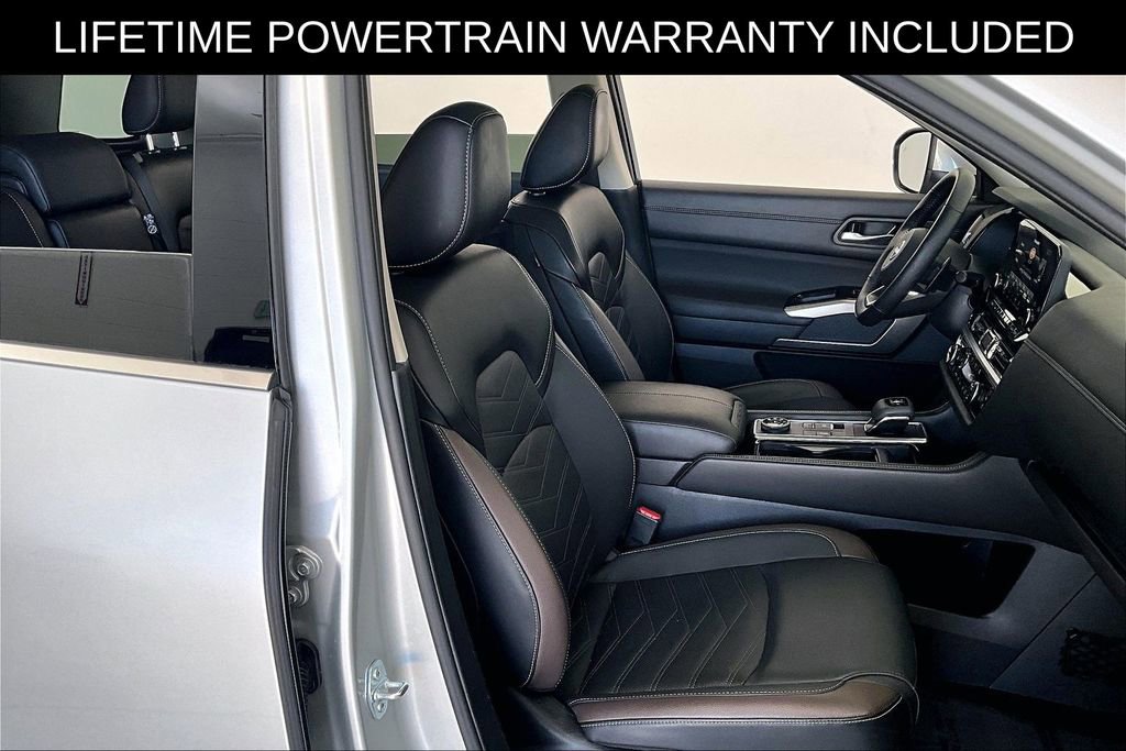 Used 2025 Nissan Pathfinder Platinum w/ Cargo Package image 10