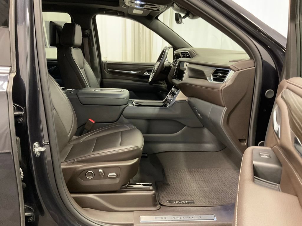 Used 2024 GMC Yukon XL Denali w/ Denali Reserve Package AWD/4WD image 27