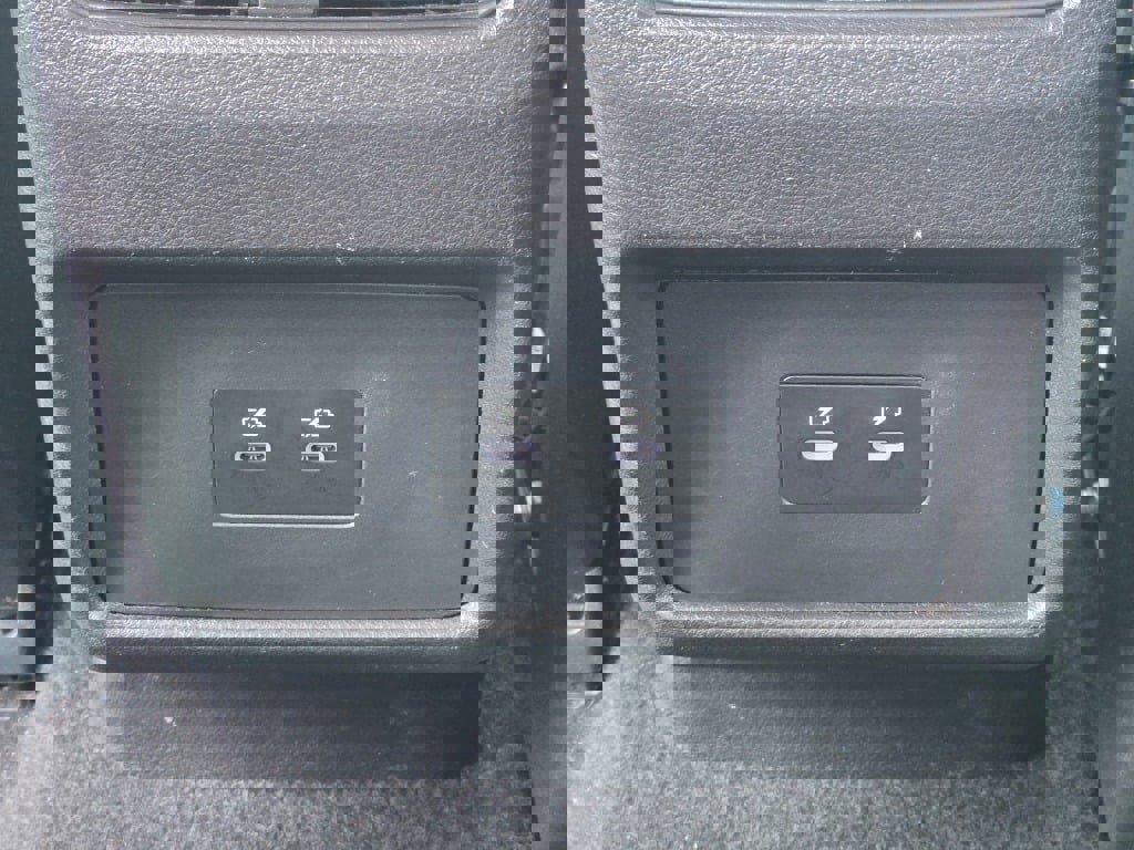 Used 2025 Nissan Rogue SV FWD image 18