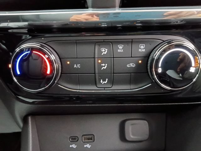 Used 2024 Buick Encore GX Sport Touring FWD image 4