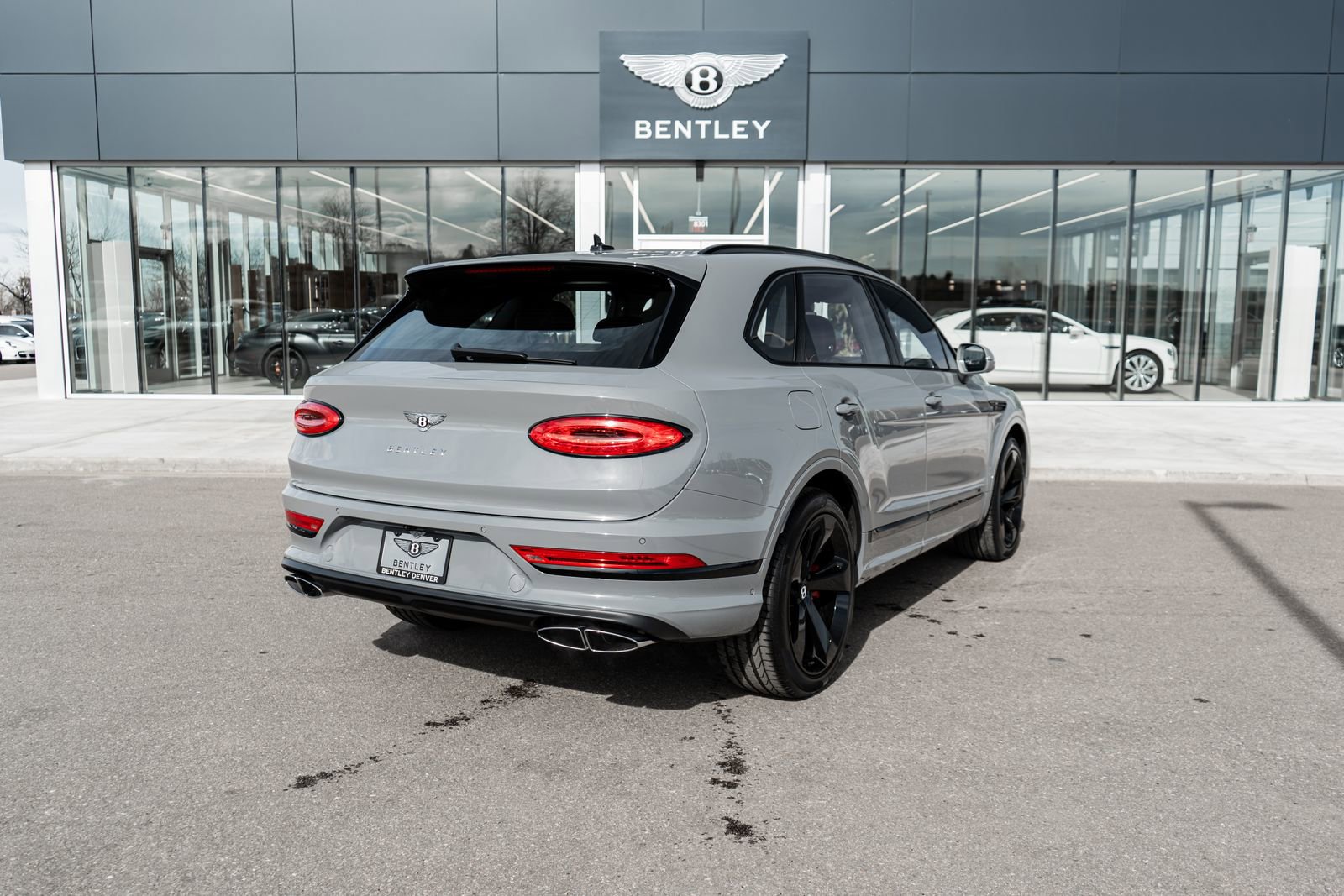 Used 2022 Bentley Bentayga image 3