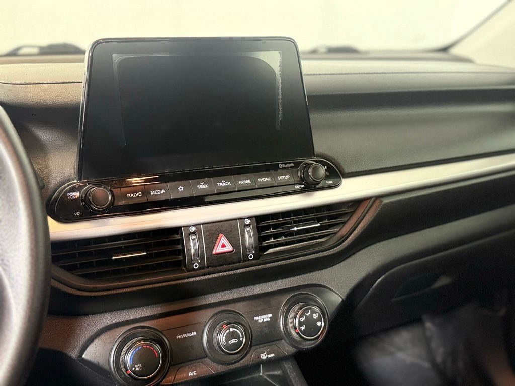 Used 2020 Kia Forte LXS FWD image 14
