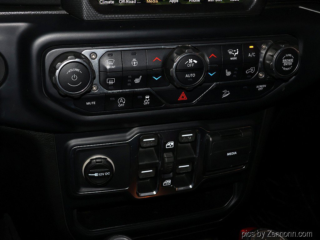 Used 2019 Jeep Wrangler Unlimited Sahara w/ Uconnect 4C Nav & Sound Group AWD/4WD image 21