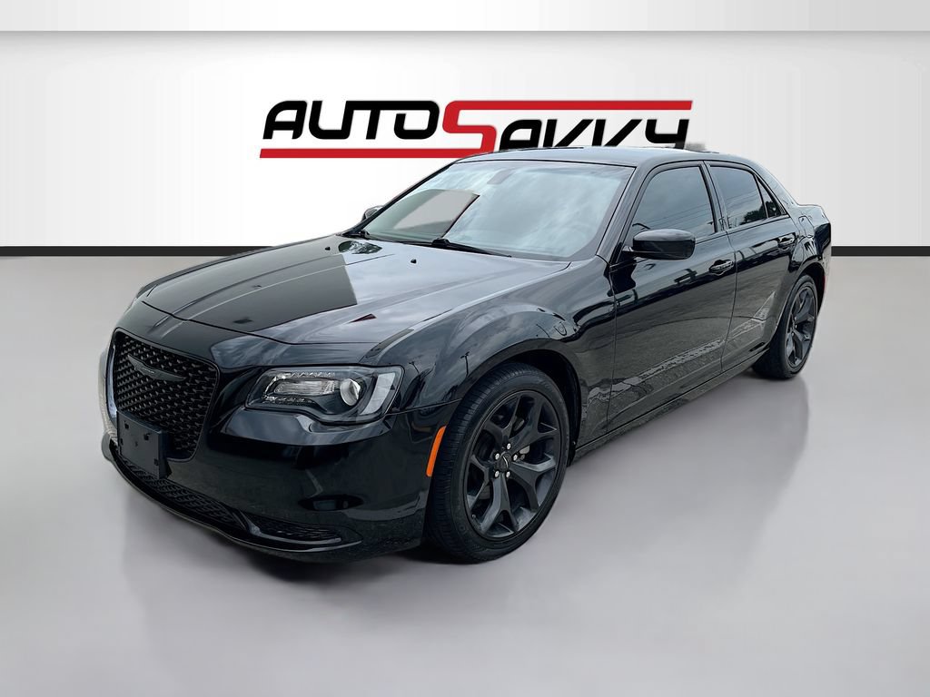 Used 2023 Chrysler 300 Touring w/ Sport Appearance Package RWD image 3
