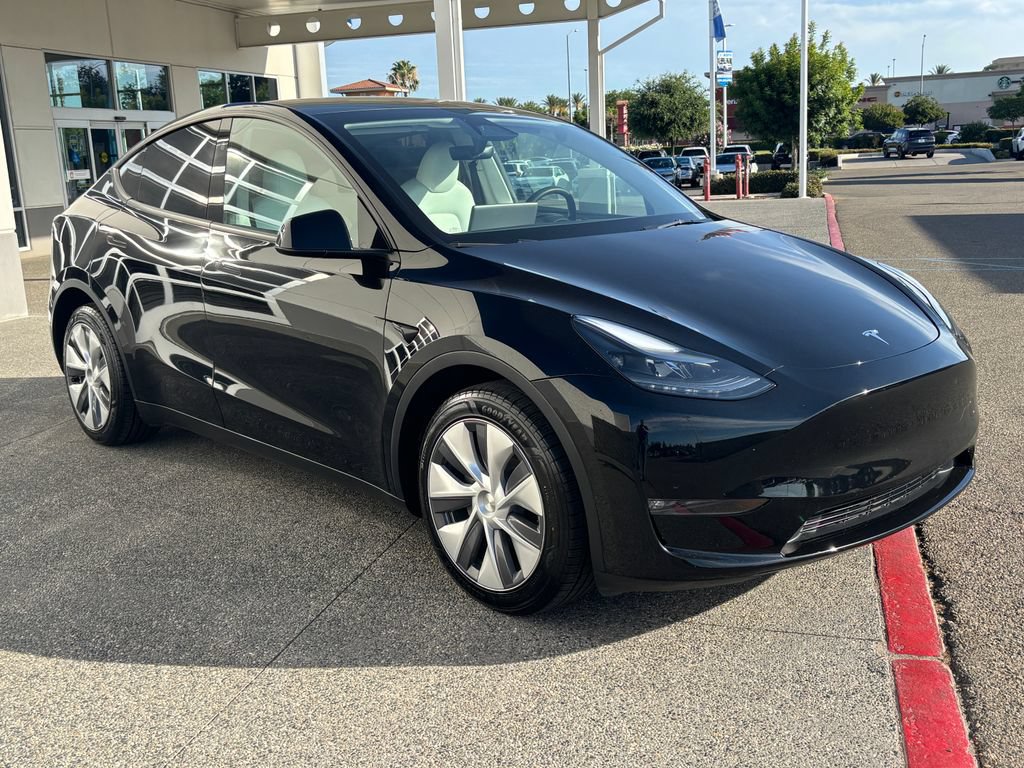 Used 2023 Tesla Model Y Long Range AWD/4WD image 3