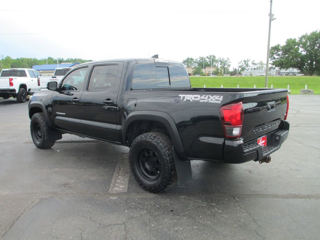 Used 2019 Toyota Tacoma TRD Off-Road AWD/4WD image 8