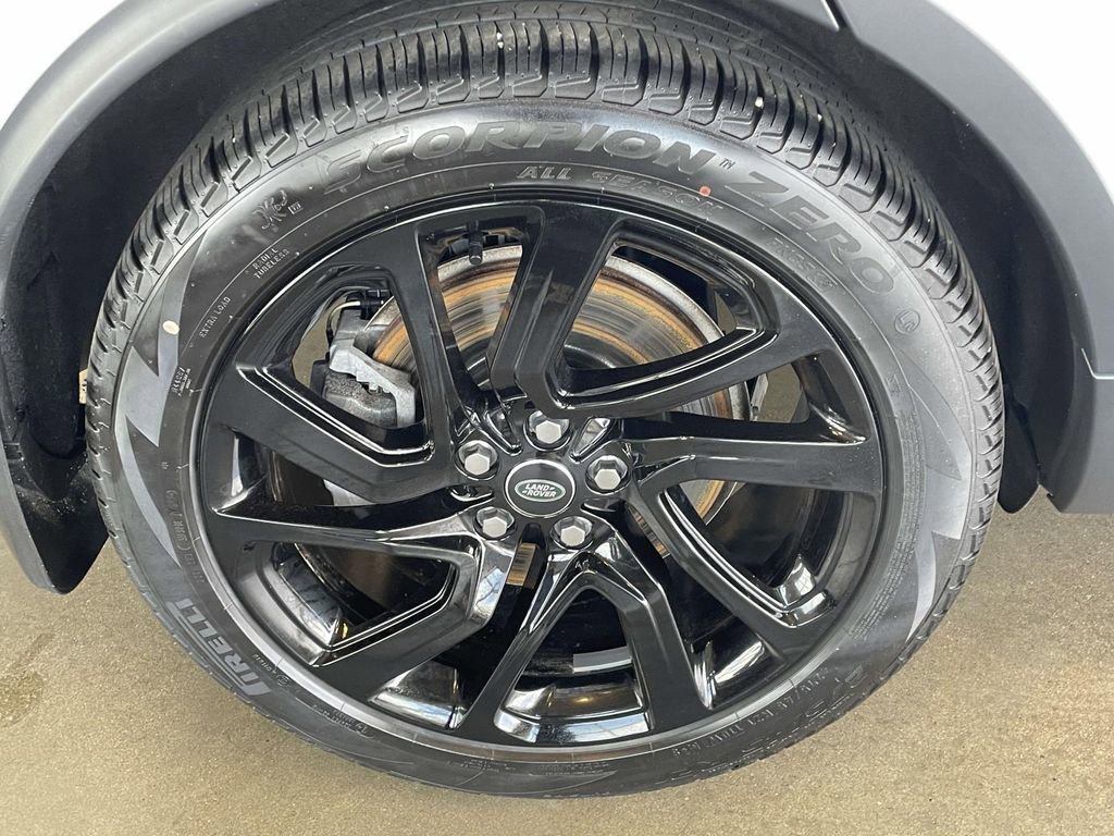 Used 2025 Land Rover Discovery S image 10