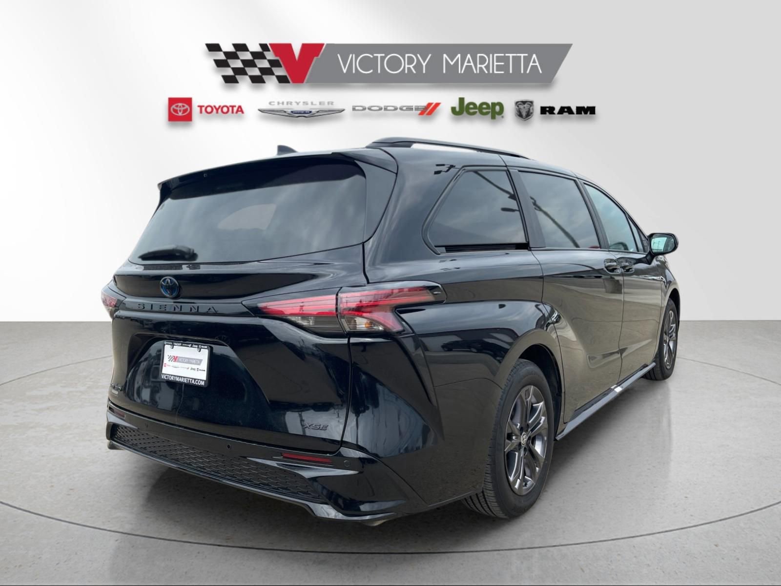 Used 2025 Toyota Sienna XSE w/ XSE Plus Package image 5