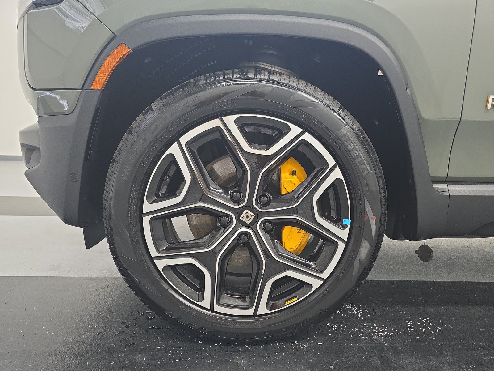 Used 2022 Rivian R1S Launch Edition AWD/4WD image 9