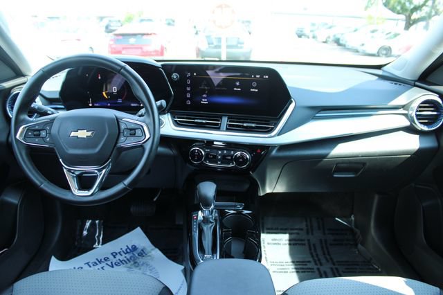 Used 2024 Chevrolet Trax LT w/ Driver Confidence Package FWD image 16