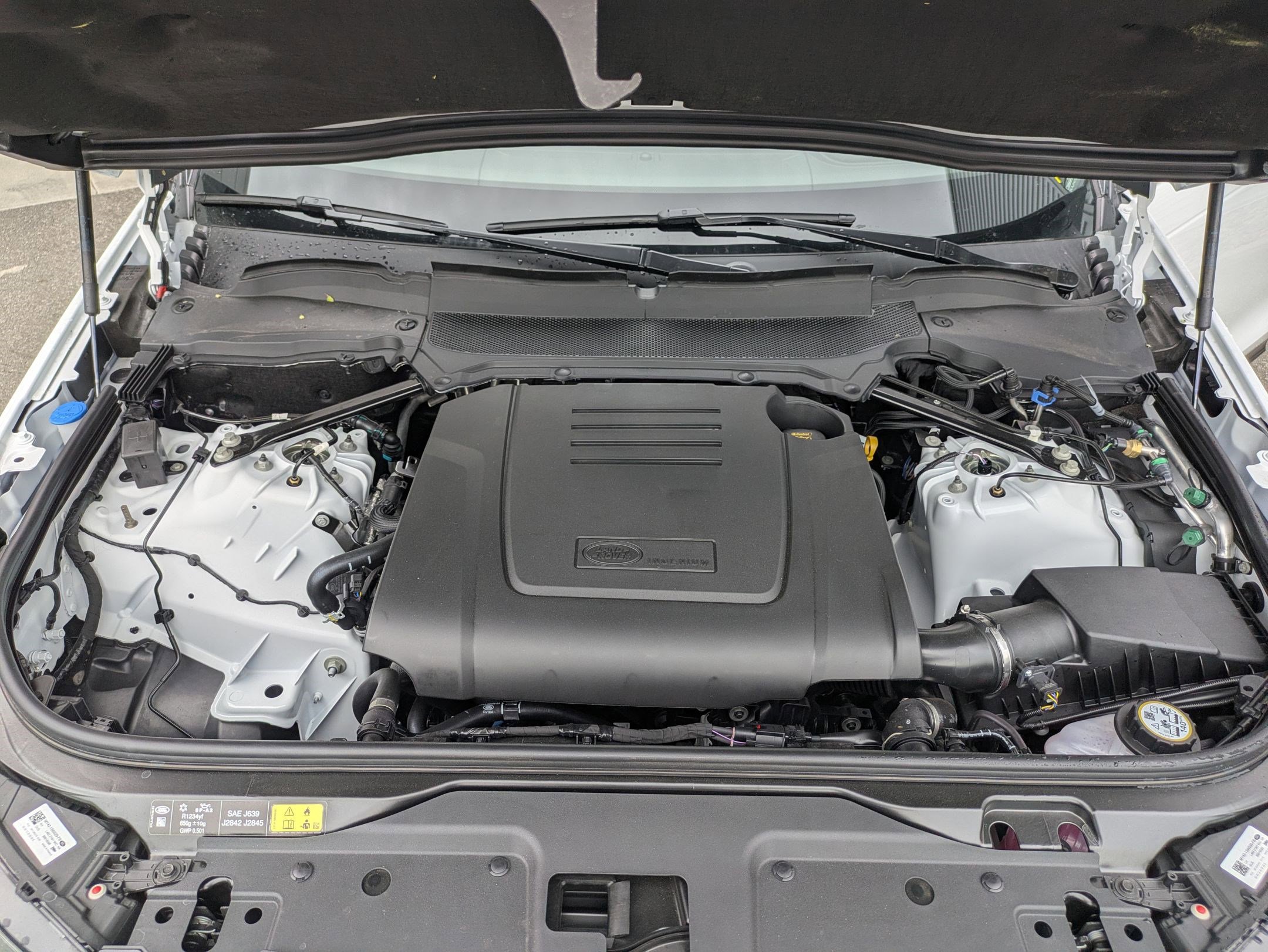 New 2026 Land Rover Discovery Dynamic SE image 32