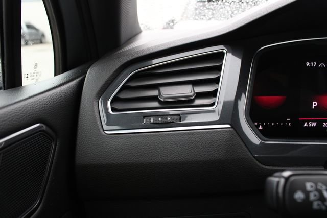 Certified 2023 Volkswagen Tiguan SE R-Line image 9