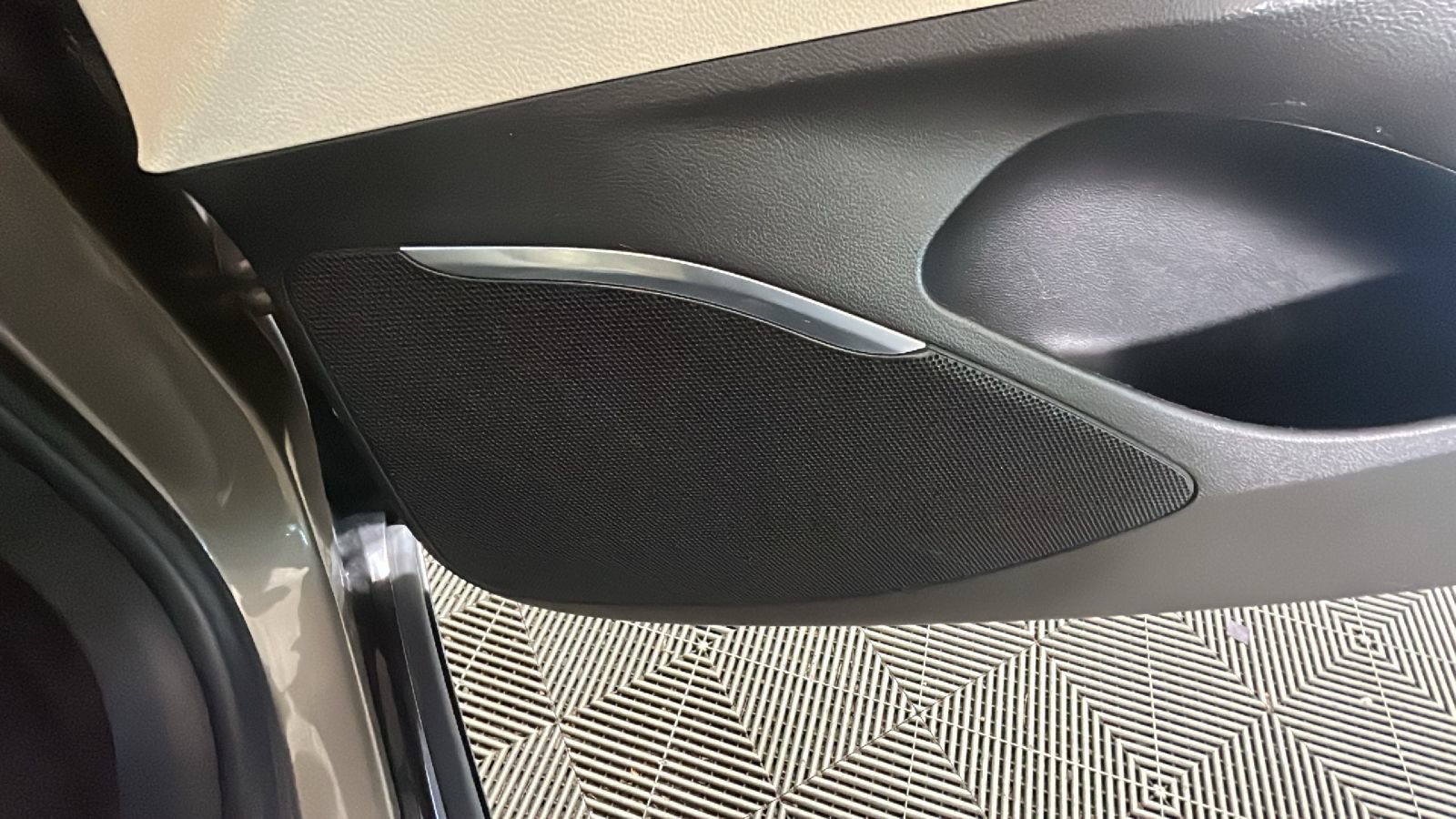 Used 2020 Buick Enclave Essence w/ LPO, Floor Liner Package FWD image 37