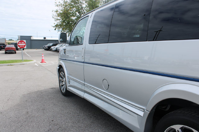 Used 2017 Chevrolet Express 2500 RWD image 38