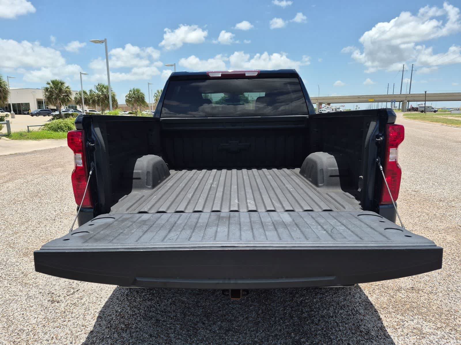 Used 2023 Chevrolet Silverado 1500 LT AWD/4WD image 25