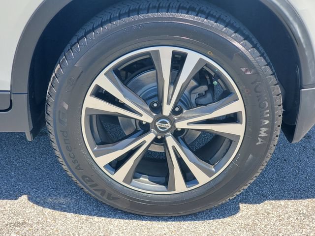 Used 2019 Nissan Rogue SV w/ Premium Package FWD image 36