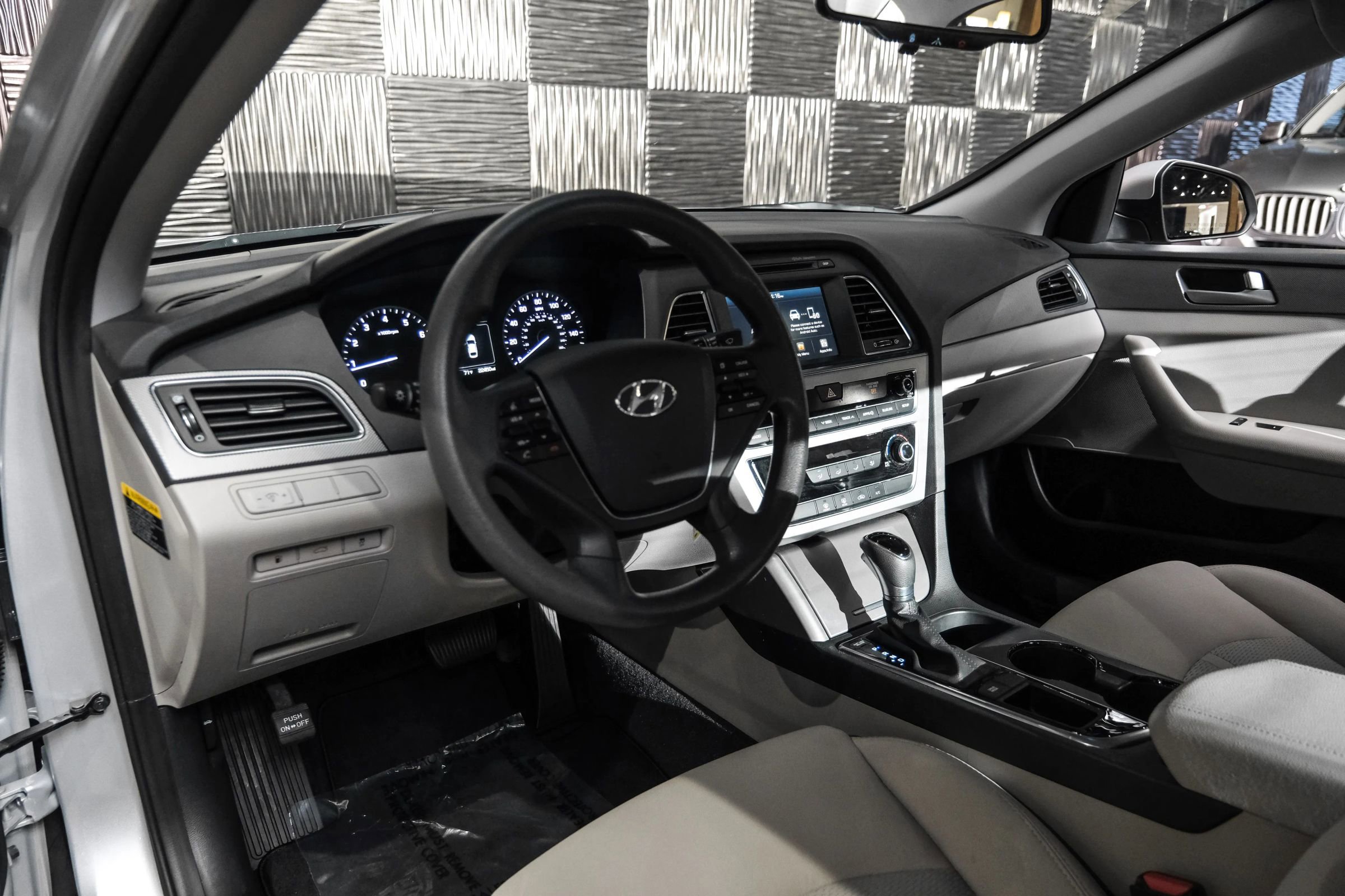 Used 2016 Hyundai Sonata SE FWD image 3