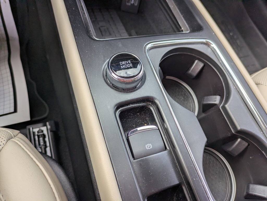 Used 2025 Lincoln Corsair FWD w/ Equipment Group 101A image 14