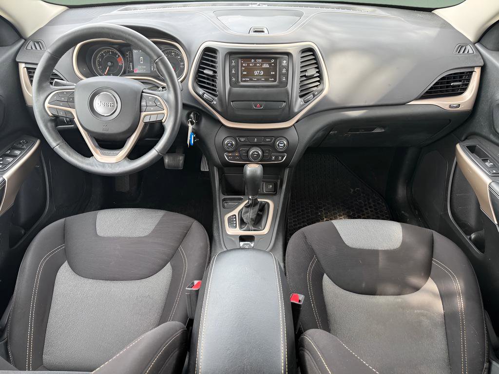 Used 2018 Jeep Cherokee Latitude w/ Altitude Package FWD image 19