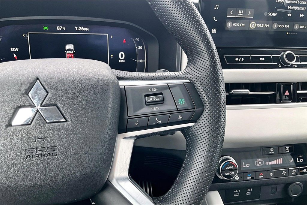 Used 2025 Mitsubishi Outlander SEL FWD image 12