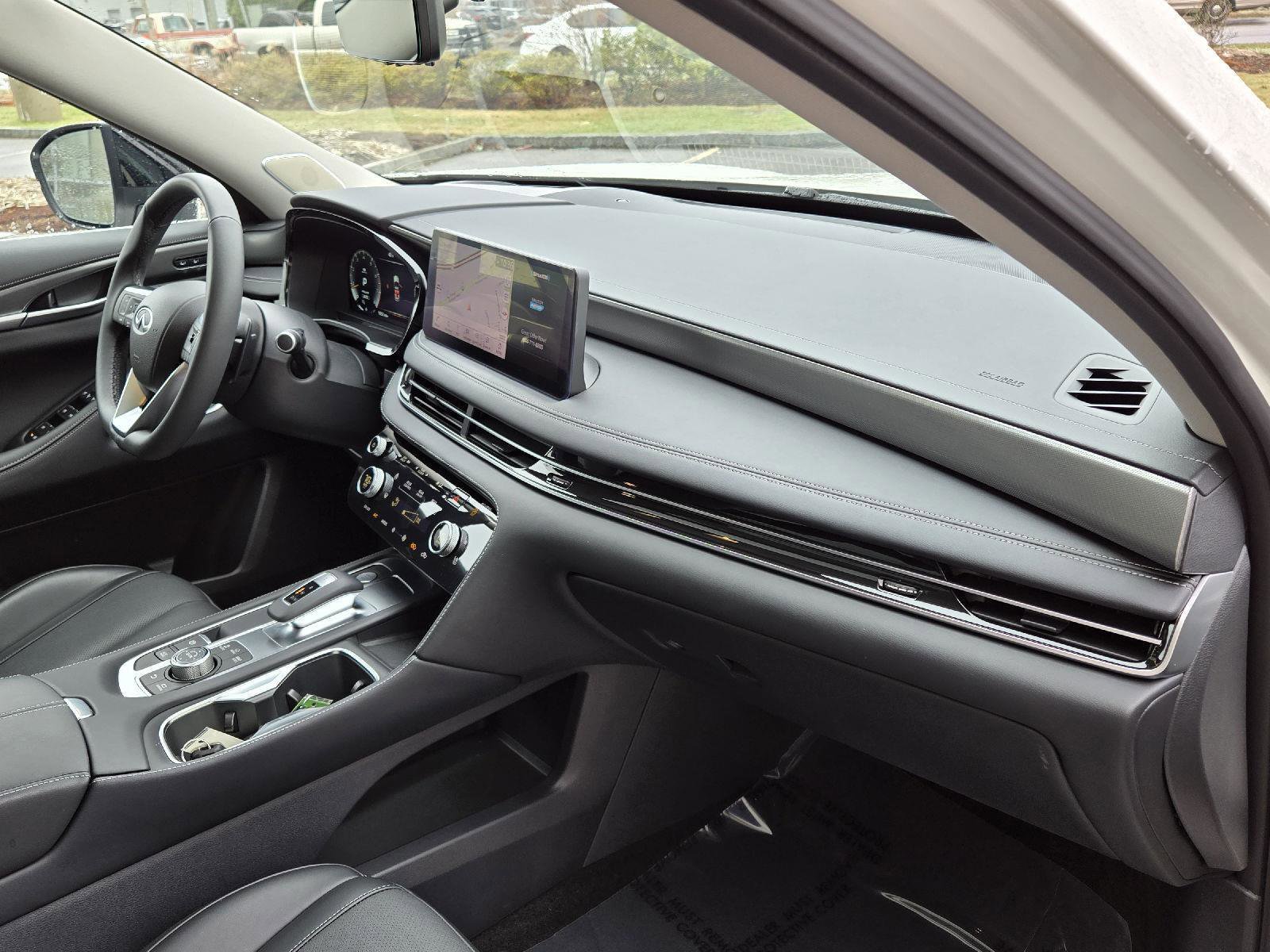 Certified 2025 INFINITI QX60 Luxe w/ Vision Package image 17