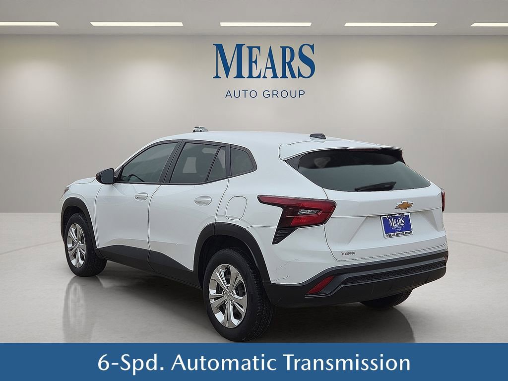 Used 2024 Chevrolet Trax LS image 4