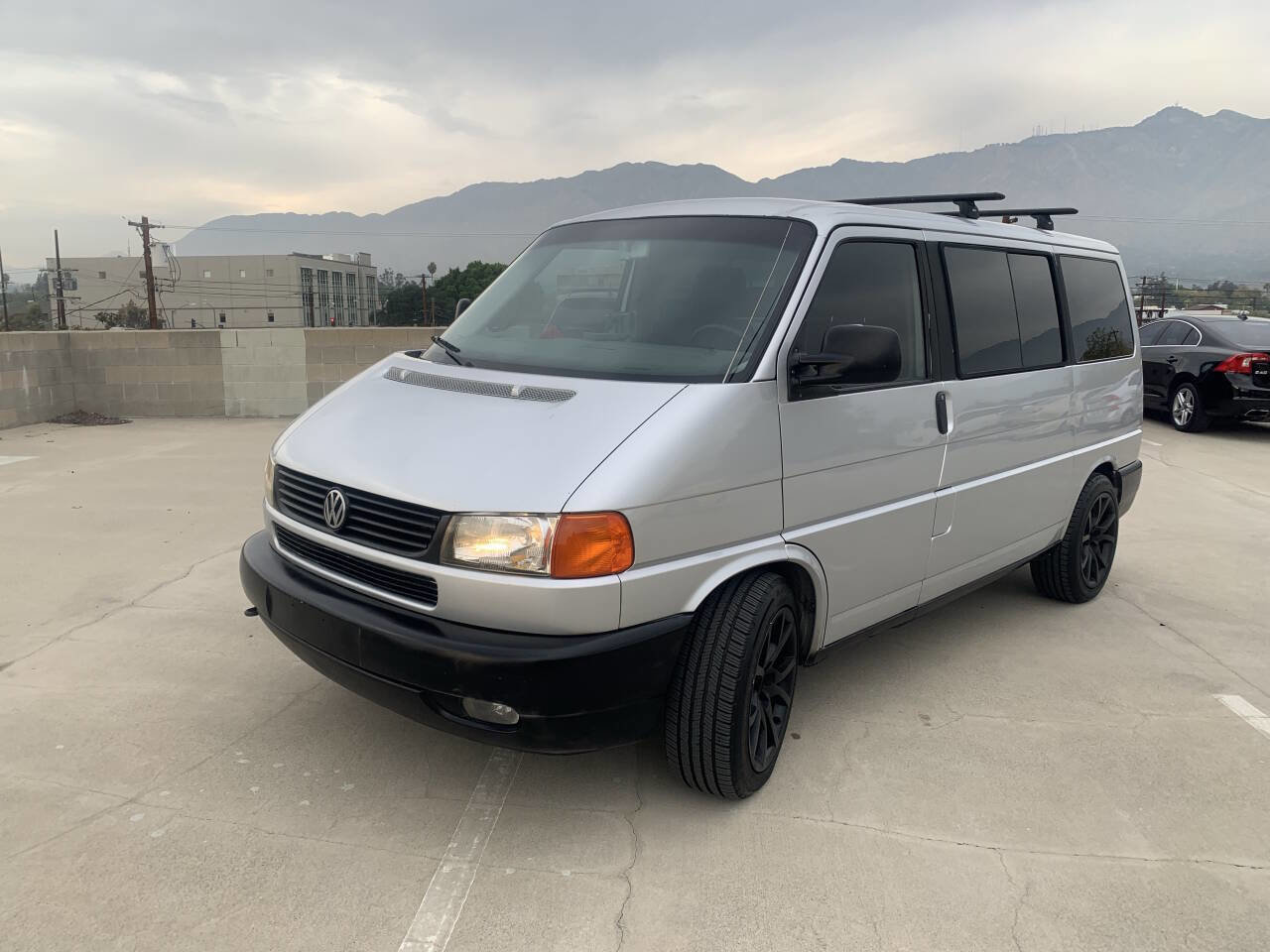 Used 2003 Volkswagen Eurovan MV FWD image 2