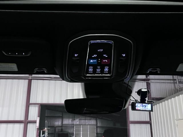 Used 2025 Jeep Wagoneer 4WD w/ Premium Group I image 32
